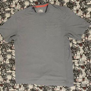 Under Armour heat gear T-shirt size large gray
